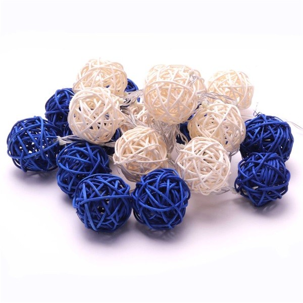 Iris Gömb alakú fonott/rattan/4m/fehér + kék/20db LED-es/3xAA elemes fénydekoráció 