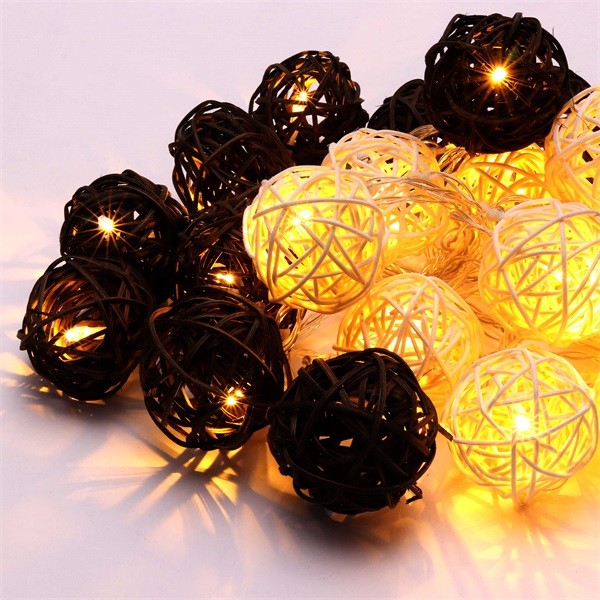 Iris Gömb alakú fonott/rattan/4m/fehér + barna/20db LED-es/3xAA elemes fénydekoráció 