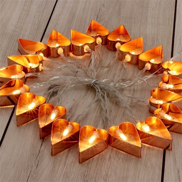 Szív alakú fém/4m/meleg fehér/20db LED-es/USB-s fénydekoráció 